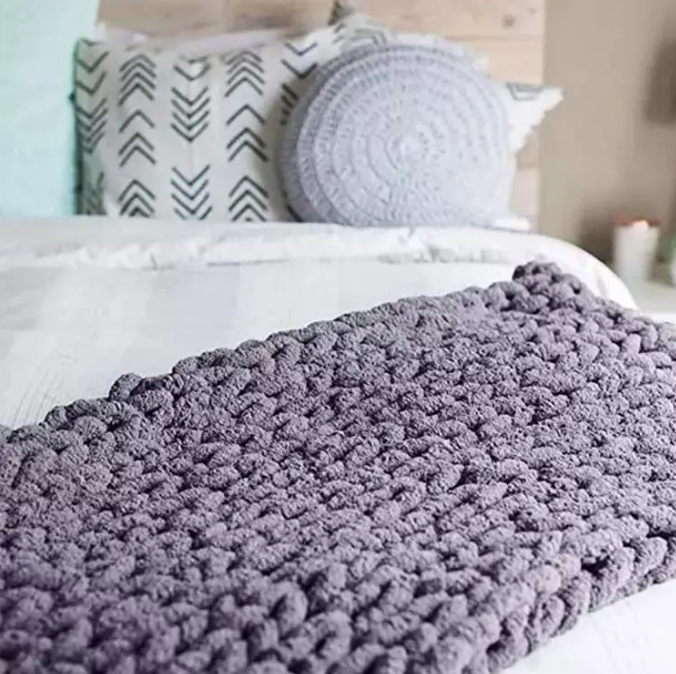 https://www.kuangsglobal.com/chinese-manufacturer-high-quality-modern-custom-throw-chunky-knit-chenille-blanket-product/