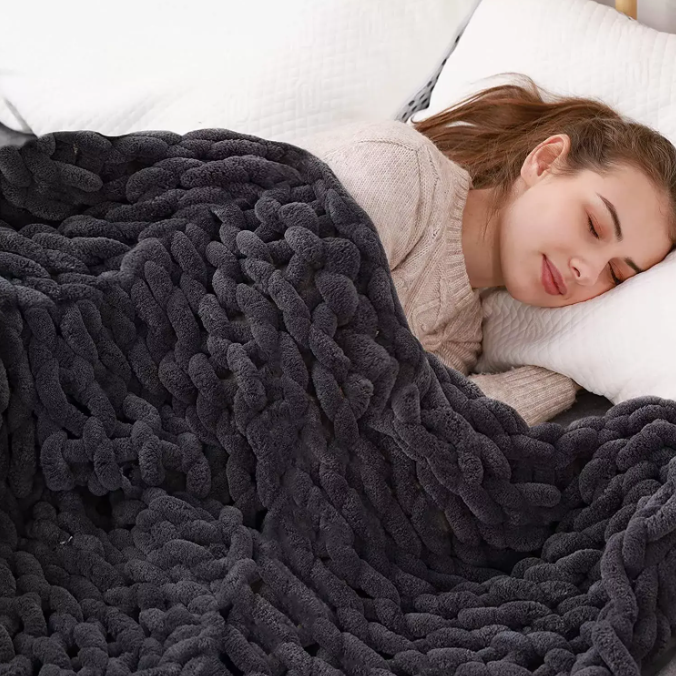 https://www.kuangsglobal.com/luxury-handmade-throw-blanket-chunky-knit-soft-crochet-chenille-blanket-product/