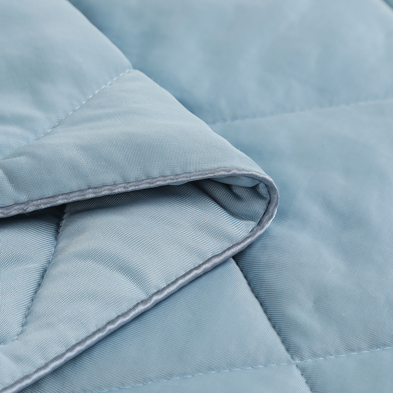 Cooling-Lightweight-Summer-Blanket-for-Hot-Sleeper-Throw-Size-Cold-Thin-Blankets-for-Sleeping-3