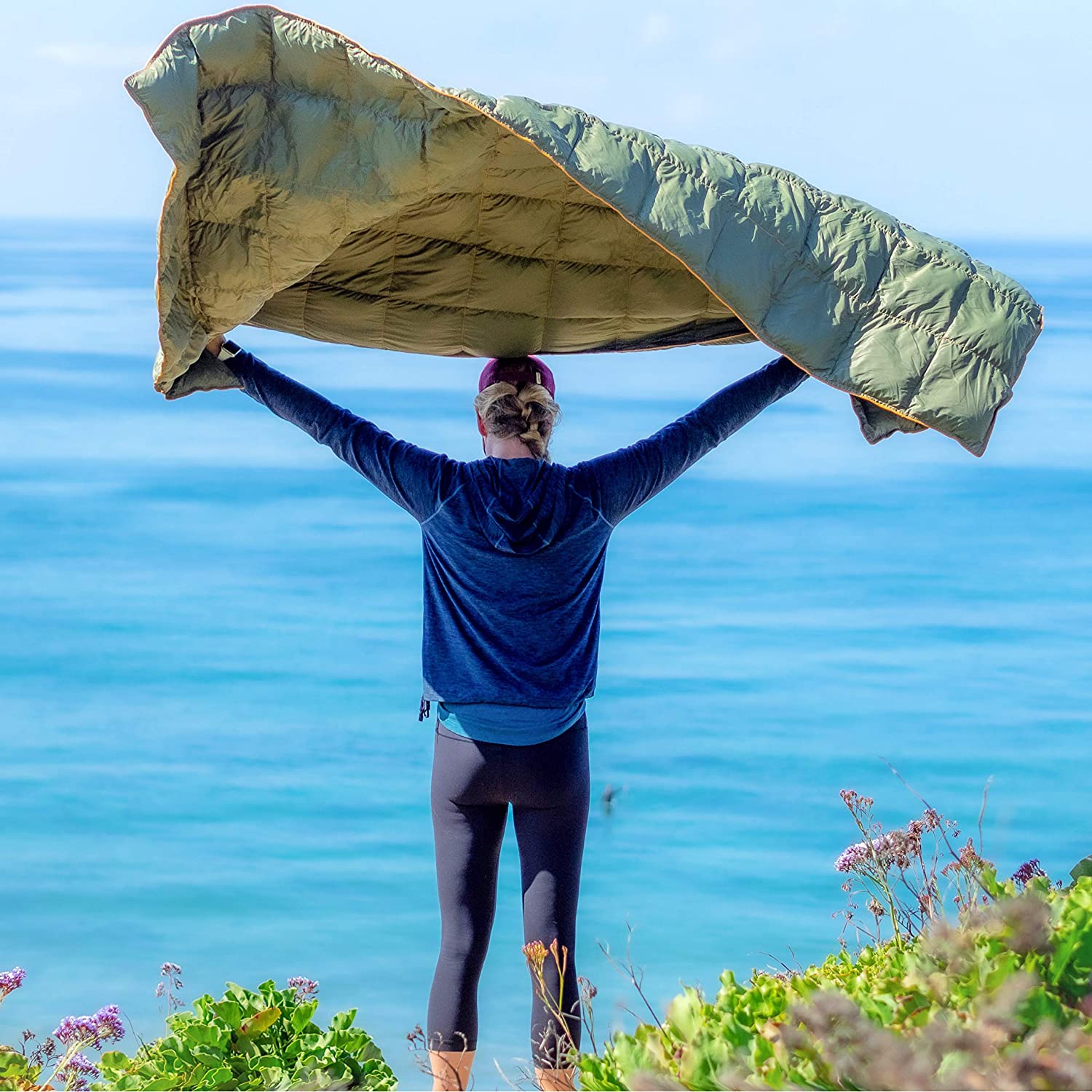 KUANGS Designer New Travel Picnic Wearable Waterproof Down Blanket (2)